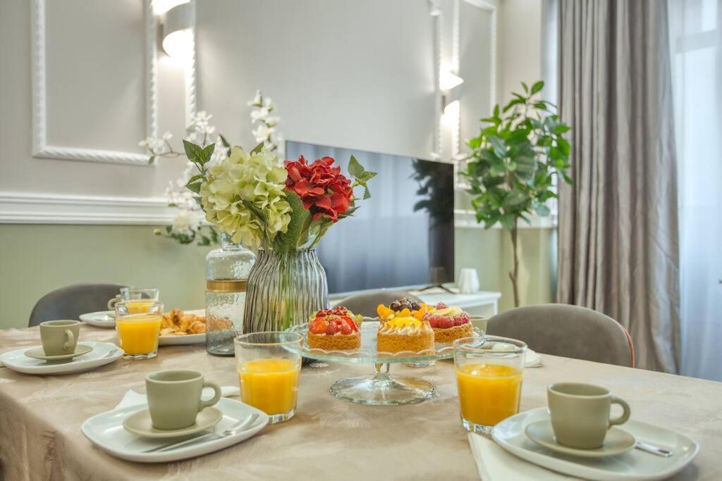 Charming Apart New 2 Bedrooms With Aircon ปารีส ภายนอก รูปภาพ