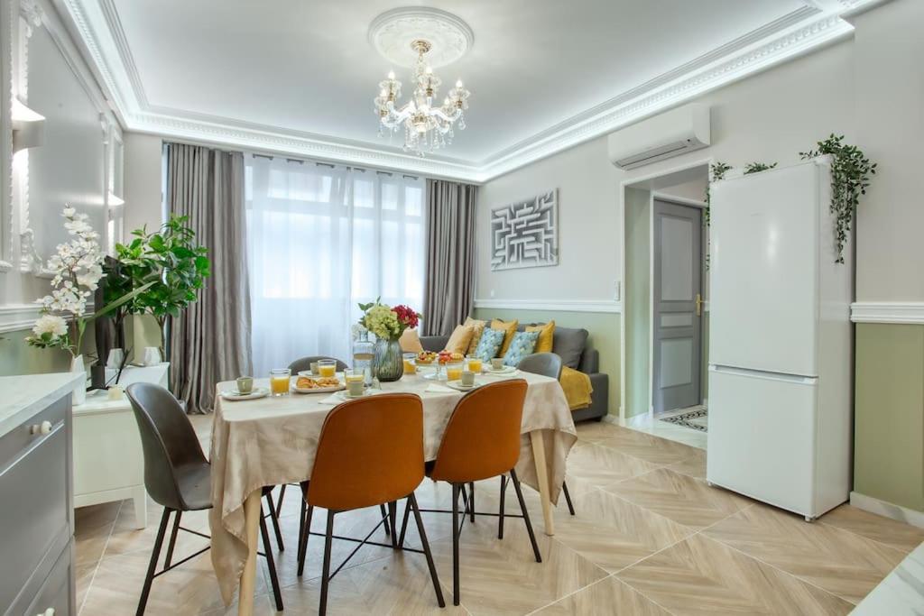 Charming Apart New 2 Bedrooms With Aircon ปารีส ภายนอก รูปภาพ