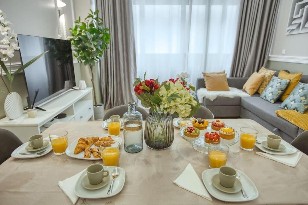 Charming Apart New 2 Bedrooms With Aircon ปารีส ภายนอก รูปภาพ