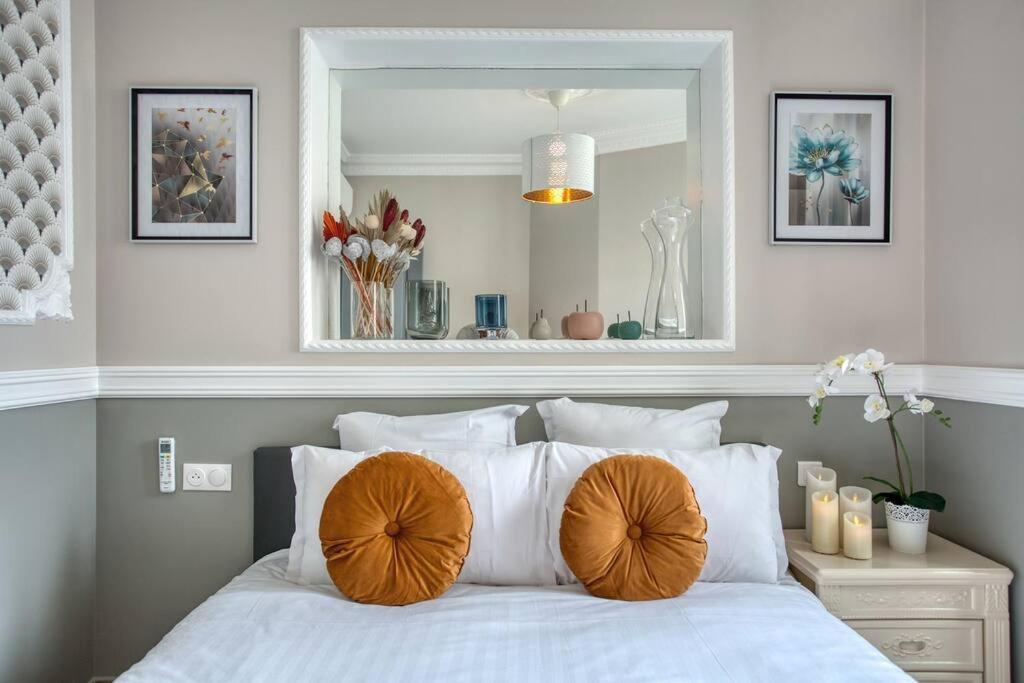 Charming Apart New 2 Bedrooms With Aircon ปารีส ภายนอก รูปภาพ