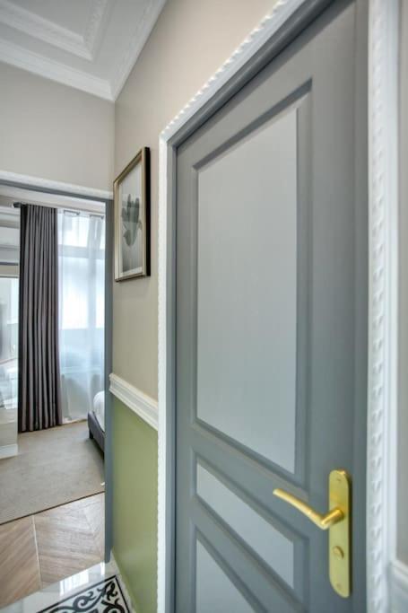 Charming Apart New 2 Bedrooms With Aircon ปารีส ภายนอก รูปภาพ