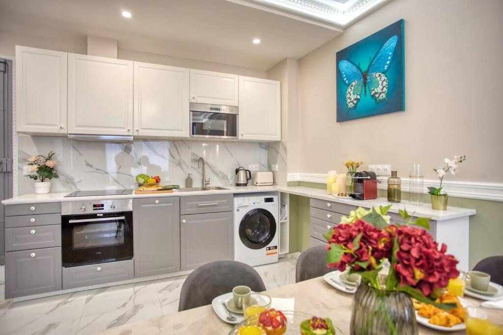 Charming Apart New 2 Bedrooms With Aircon ปารีส ภายนอก รูปภาพ
