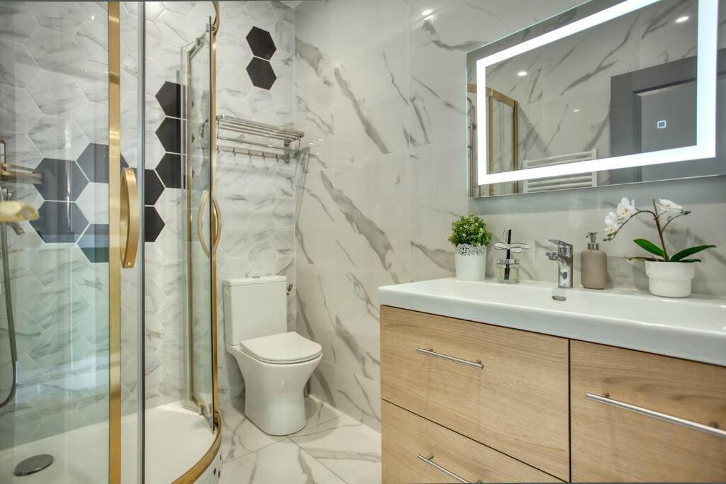 Charming Apart New 2 Bedrooms With Aircon ปารีส ภายนอก รูปภาพ