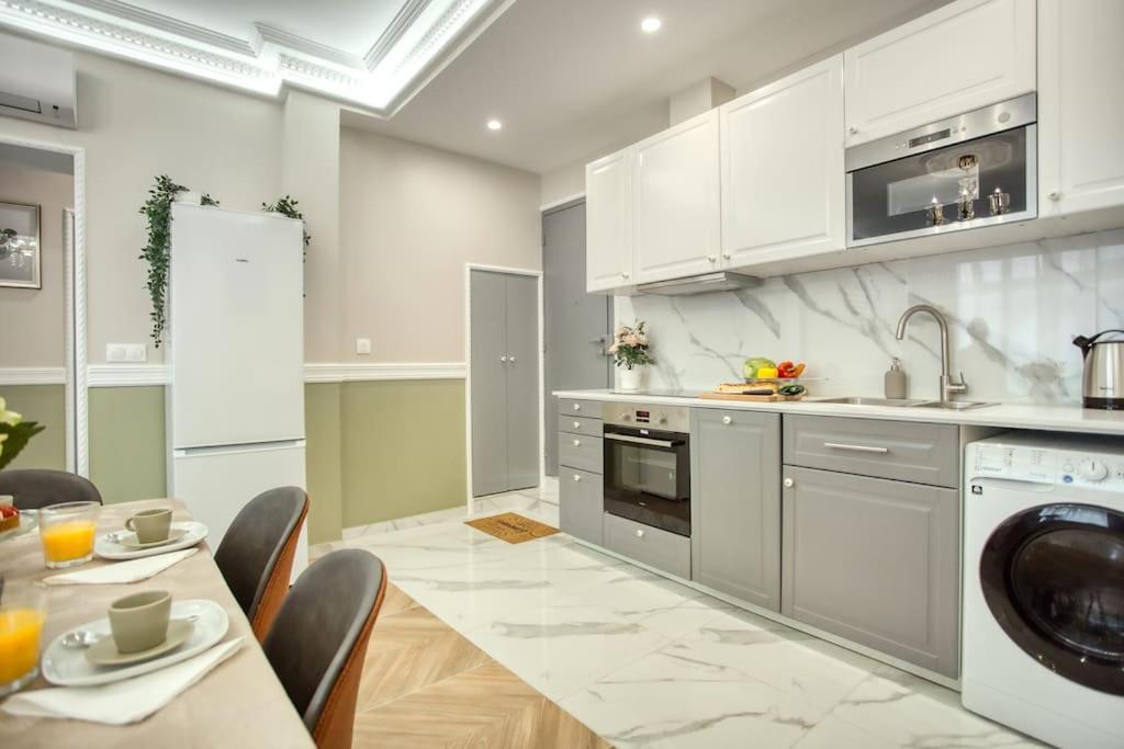 Charming Apart New 2 Bedrooms With Aircon ปารีส ภายนอก รูปภาพ